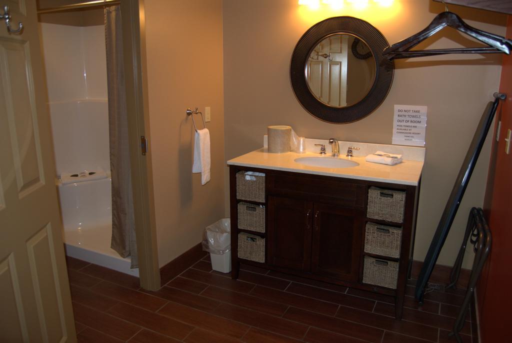 Put-In-Bay Victory Station Hotel Екстериор снимка