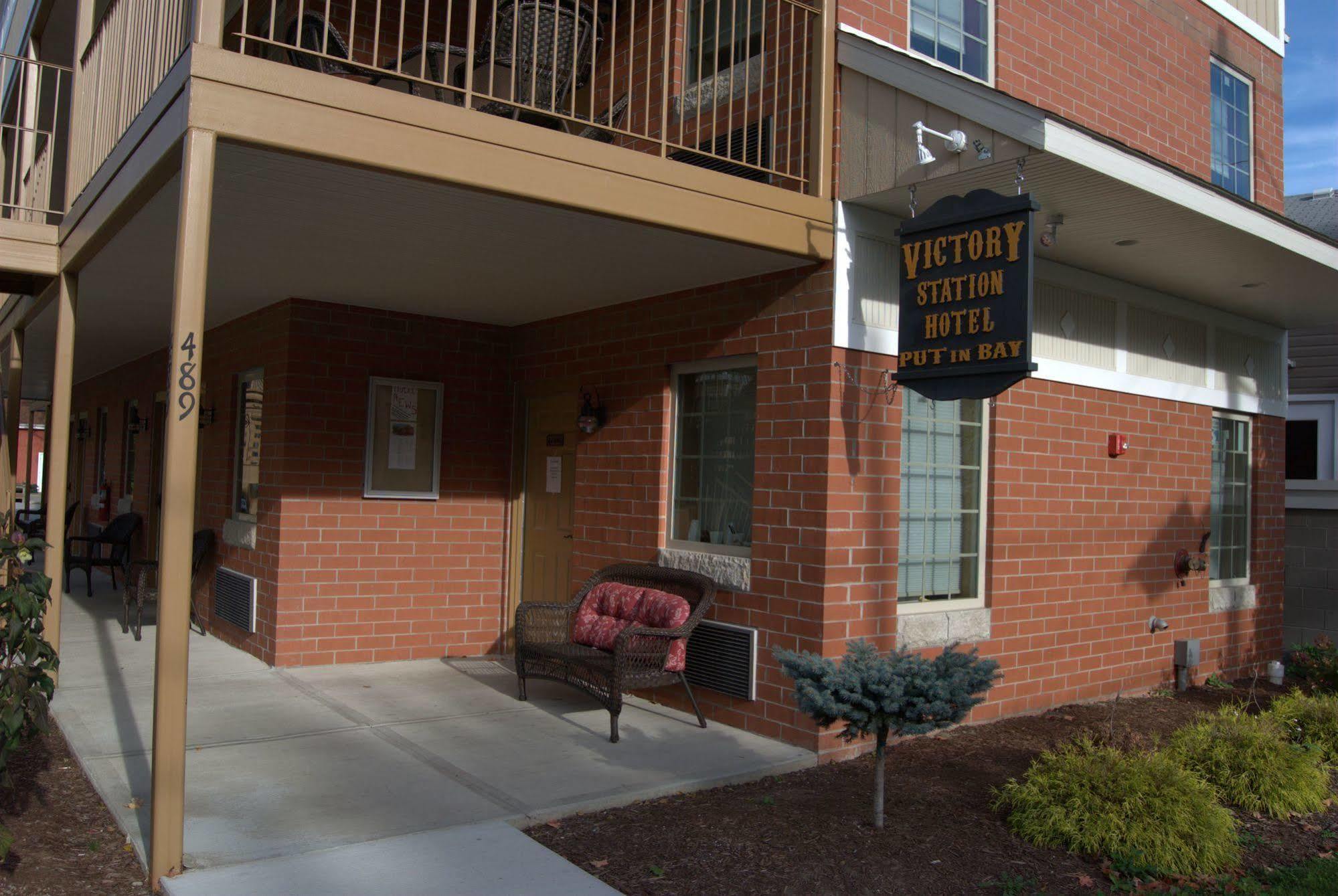 Put-In-Bay Victory Station Hotel Екстериор снимка