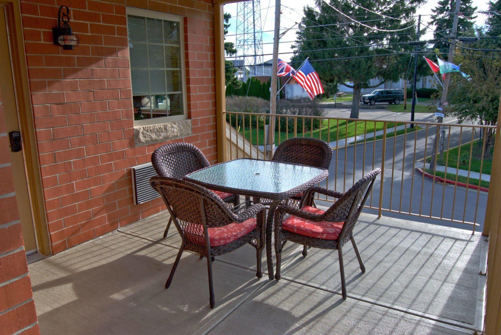 Put-In-Bay Victory Station Hotel Екстериор снимка