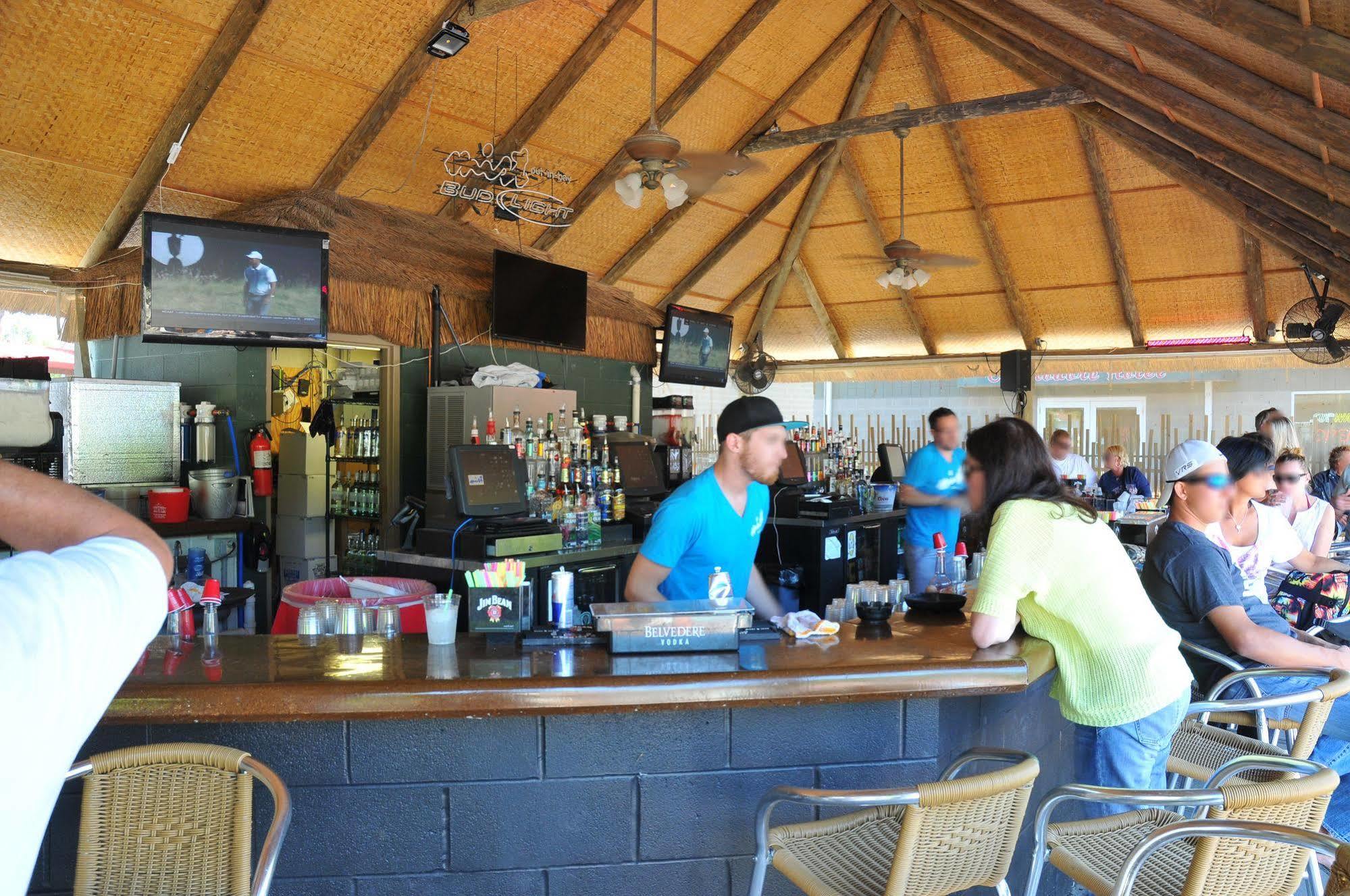 Put-In-Bay Victory Station Hotel Екстериор снимка